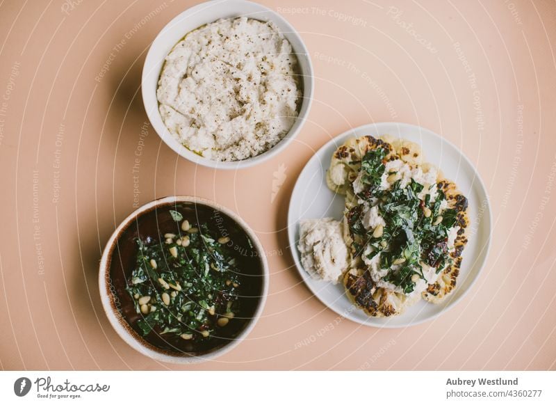 veganes Blumenkohlsteak Basilikum Blogger Pfanne aus Gusseisen sauberes Essen Koch Essen zubereiten Diner essen Lebensmittel frisch Gesundheit heimwärts