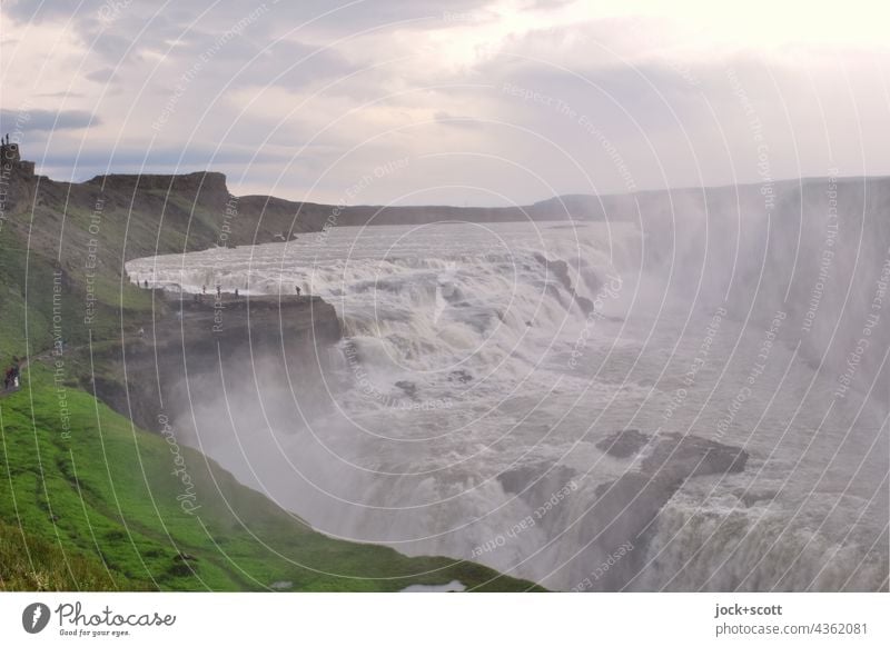 Wasserfall des Flusses Hvítá Natur Island Landschaft Urelemente Umwelt Gullfoss Panorama (Aussicht) Naturgewalt strömen Schlucht Kaskade Wolken Himmel fließen