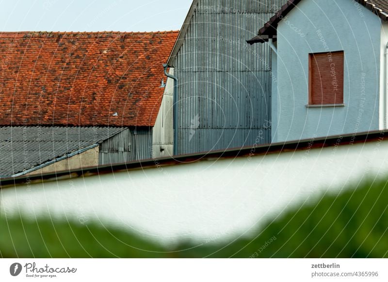 Stausebach dorf ort ortschaft haus wohnhaus Außenaufnahme Menschenleer Haus Gebäude Architektur stille ruhe ferien sommer sommerferien urlaub landleben