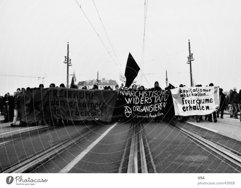 Fronten fordern Wand Entschlossenheit Menschengruppe Geschlossenheit Macht marschieren Ziel Vorderseite