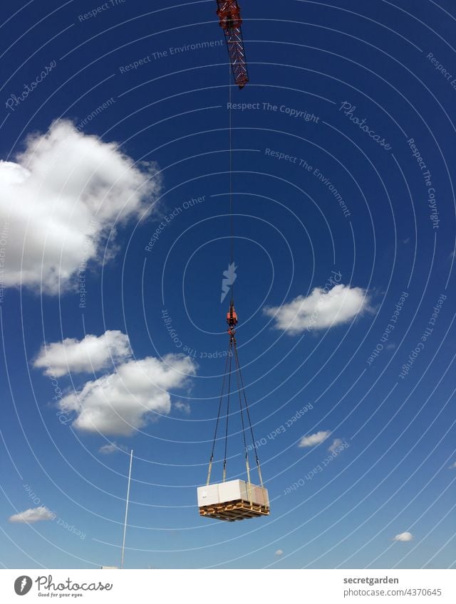 Einfach mal wieder abhängen Kran Baustelle Himmel Wolken minimalistisch Industrie Bauwirtschaft Beton Arbeit & Erwerbstätigkeit Arbeitsplatz bauen Wirtschaft