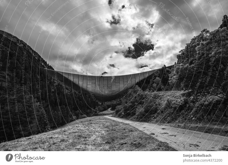 Der Damm  (Schlegeisspeicher Staumauer in Tirol) Staudamm Mauer Stausee Speicher Zillertal Österreich Europa Wasservorrat Berge u. Gebirge Bundesland Tirol