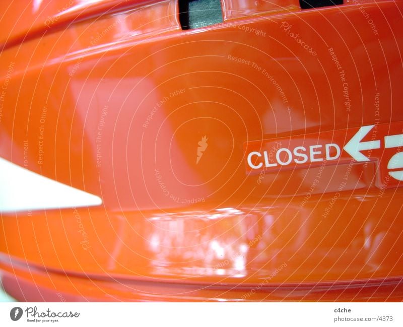 closed.for.redesign Helm Typographie rot Dinge Schriftzeichen