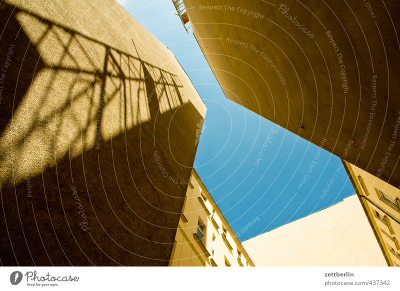 Alles wie immer Erholung Sommer Häusliches Leben Wohnung Haus Hausbau Renovieren Natur Schönes Wetter Stadt Hauptstadt Stadtzentrum Bauwerk Gebäude Architektur