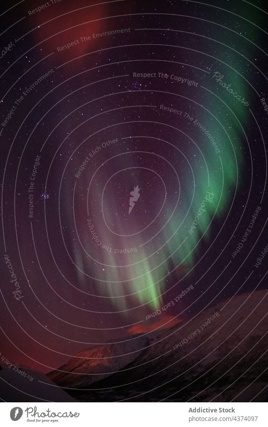 Spektakuläre Nordlichter in Tromso Aurora Kattfjorden Insel Kvalya Region Norwegen Winter Nacht borealis Landschaft Island Norden Raum Himmel nördlich