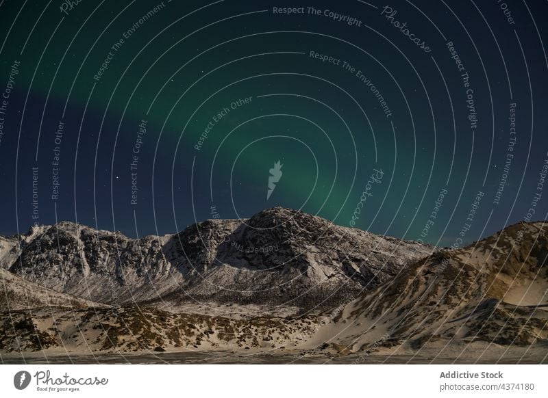 Spektakuläre Nordlichter in Tromso Aurora Kattfjorden Insel Kvalya Region Norwegen Winter Nacht borealis Landschaft Island Norden Raum Himmel nördlich