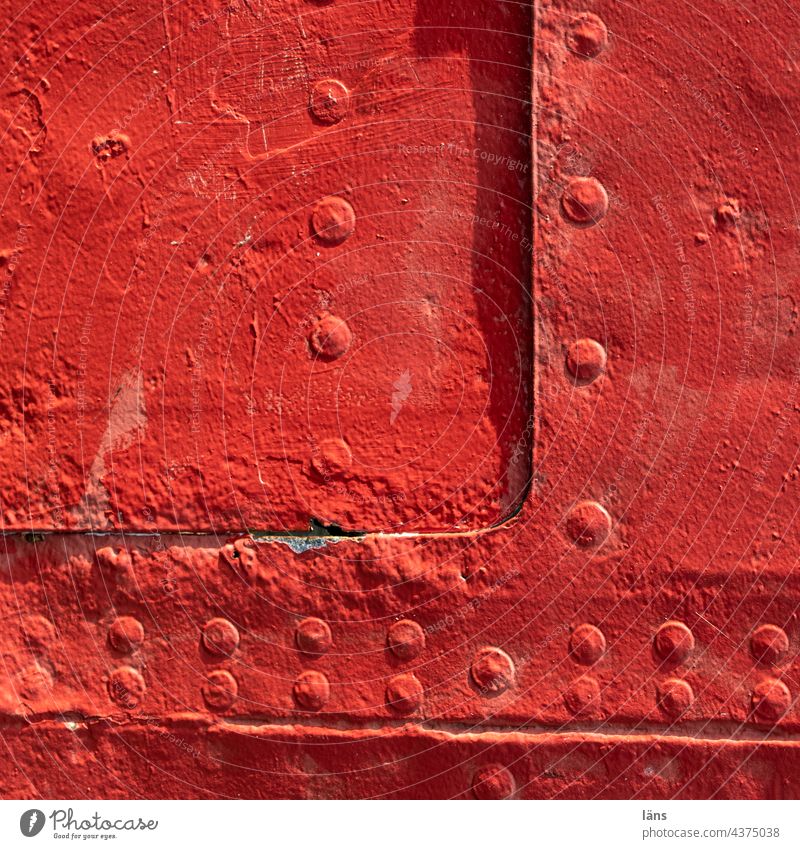 Verbundenheit l Schiffswand genietet Menschenleer Boot Stahlbau Genietet Schifffahrt maritim Stahlplatten