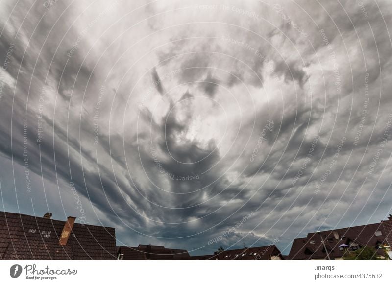 Gewitterwolke Wolken Natur Gewitterwolken Unwetter Wetter bedrohlich Urelemente dramatisch Himmel dunkel Sturm Angst Endzeitstimmung Klimawandel Stimmung