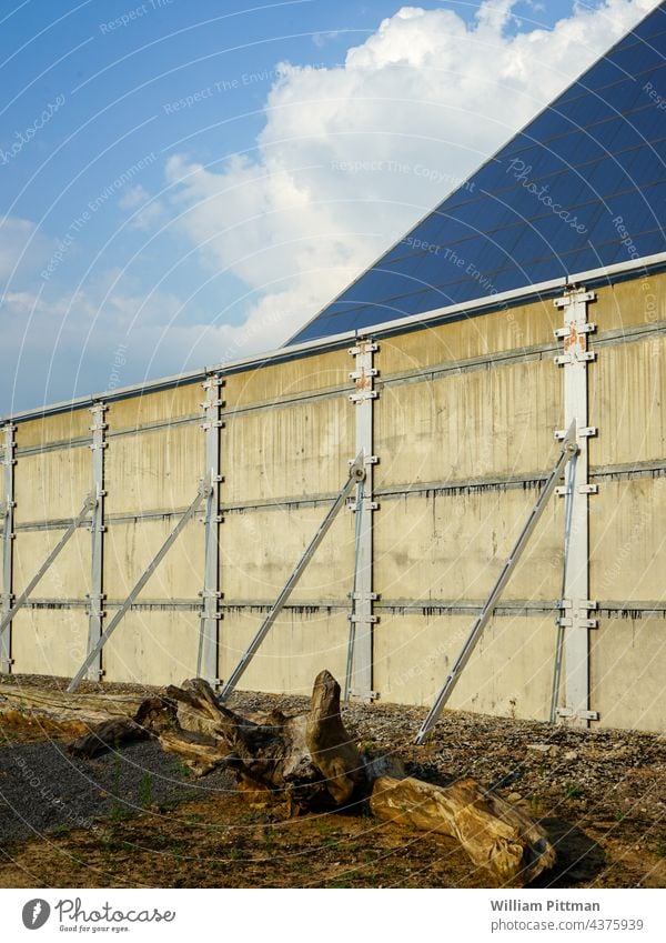 Seewand Wand Mauer Stein Treibholz Glas Außenaufnahme Menschenleer Fassade Farbfoto Architektur Strukturen & Formen Linie Tag Muster Gebäude Bauwerk Beton