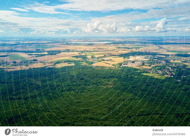 Sleza Berglandschaft. Luftaufnahme von Bergen mit Wald. sleza Landschaft Antenne Dröhnen Hochland Niederschlesien Polen Sleza-Berg Breslau Sommer Himmel