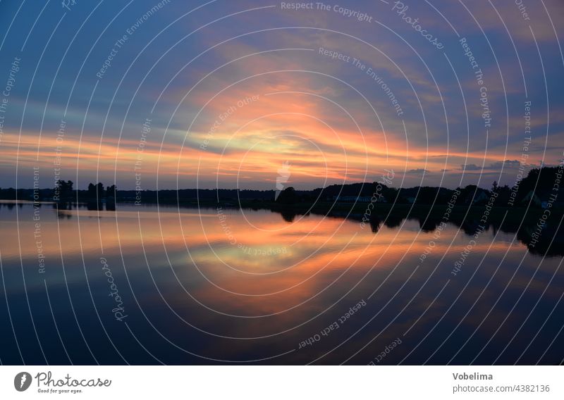 Abend bei Mursewiek, Ruegen; Blick nach Ummanz abenddaemmerung abendhimmel abendsonne bodden brd deutschland europa mecklenburg-vorpommern ostsee sonneuntergang