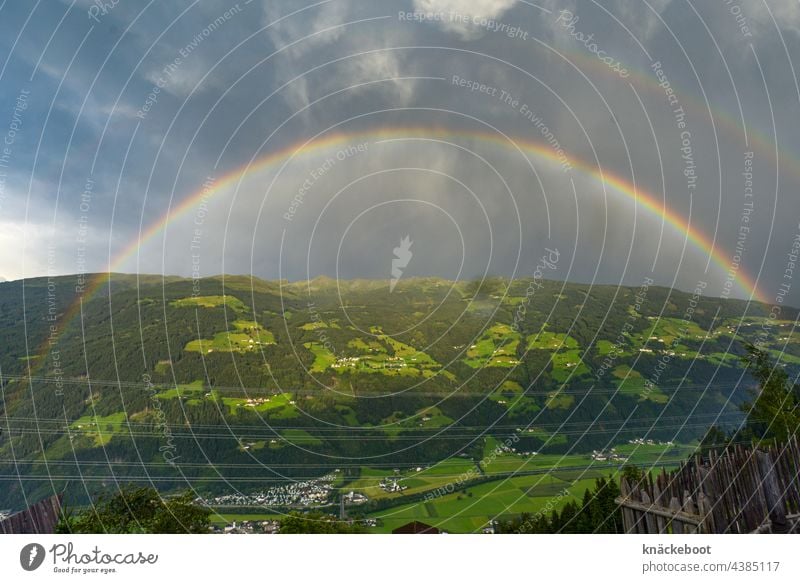 regenbogen Regenbogen Wolken Himmel Natur Wetter Außenaufnahme Farbfoto schlechtes Wetter Unwetter Gewitter bedrohlich dunkel Urelemente Klimawandel