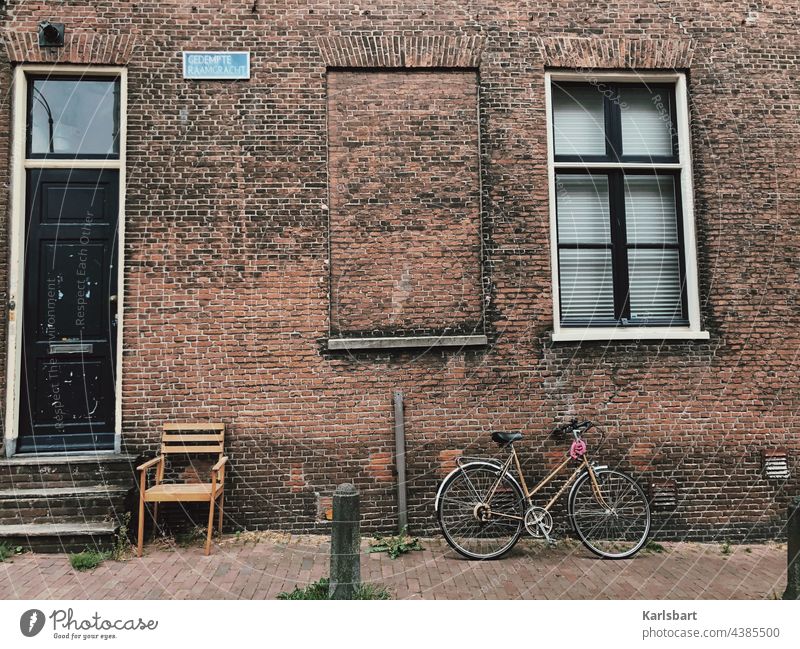 Aussicht immobilien Immobilienmarkt Haus Gebäude Menschenleer Architektur Fenster Bauwerk Häusliches Leben Fassade Stadt Wand Wohnung Mauer Wohnungssuche wohnen