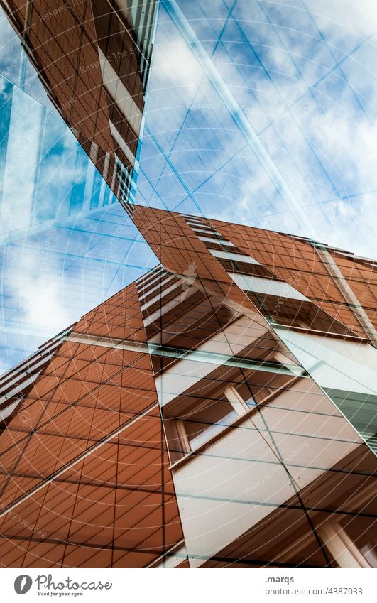 Mehrfamlienhaus Mehrfamilienhaus wohnen Architektur abstrakt Doppelbelichtung Himmel Wolken aufstrebend Miete Mietwohnung Wohnraum bezahlbar Wohnungsnot Fassade