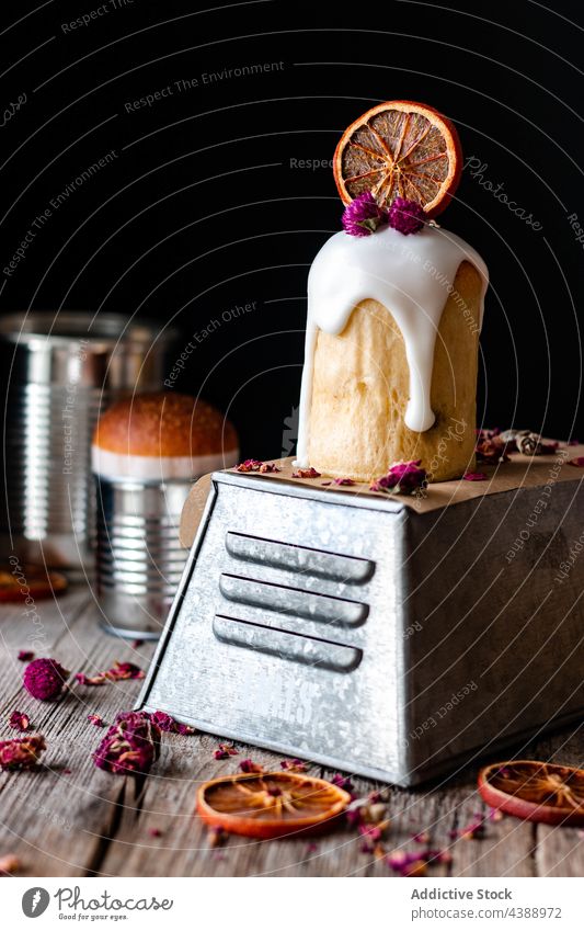 Frisch gebackene Kulichs kulich Glasur Lebensmittel Feier lecker frisch Ostern selbstgemacht Kultur süß Brot Kuchen Dessert geschmackvoll Gebäck Zuckerguß