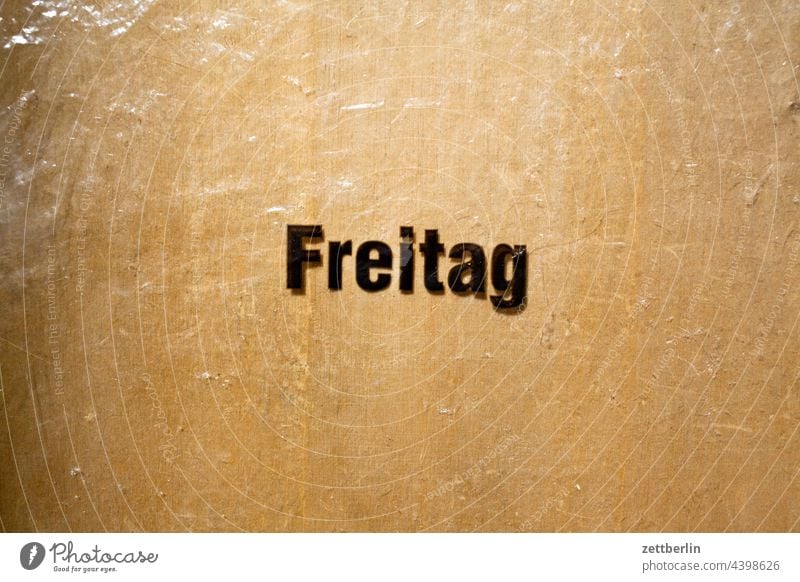 Freitag freitag wort wochentag schrift aufschrift plastik folie schild beschilderung licht schatten plastikfolie plastiktüte wochenende