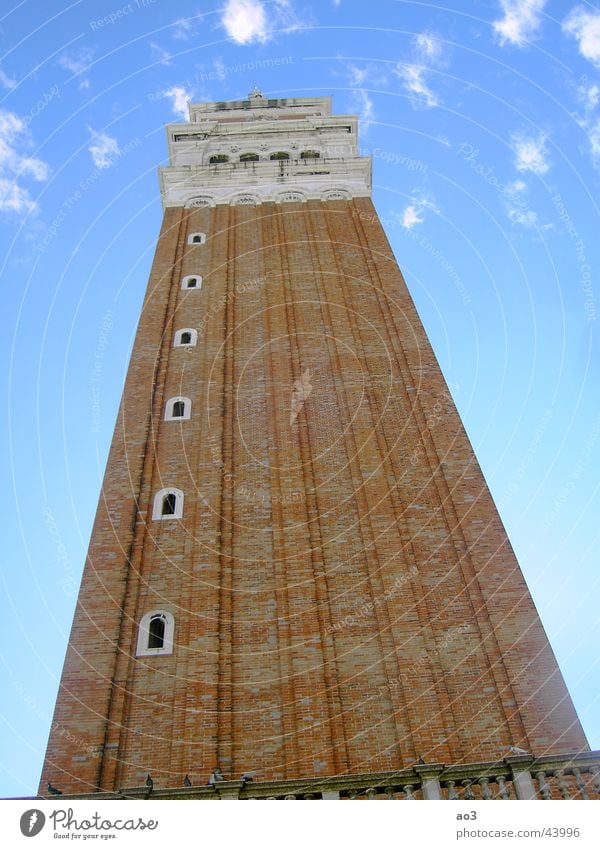 Bis zu den Wolken Haus schlechtes Wetter Architektur Turm Himmel Glockenturm