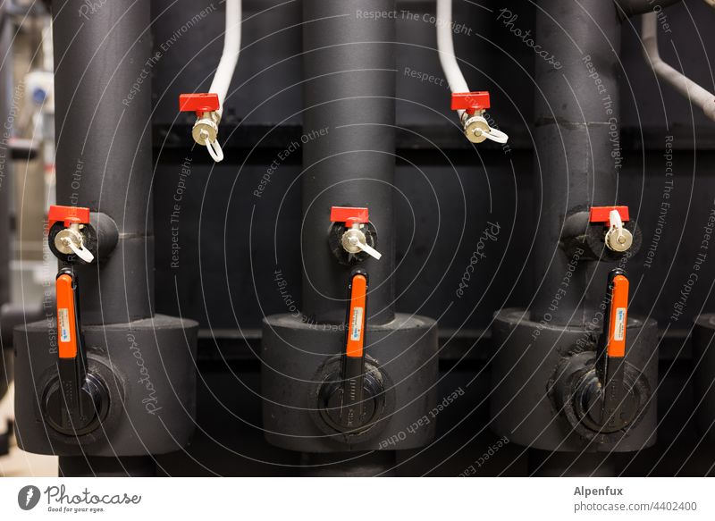 Installation XIII Heizungsraum Energie sparen Heizungsregler Heizungsregelung Steuergerät Wärmegewinnung Erneuerbare Energie innovativ Energiegewinnung