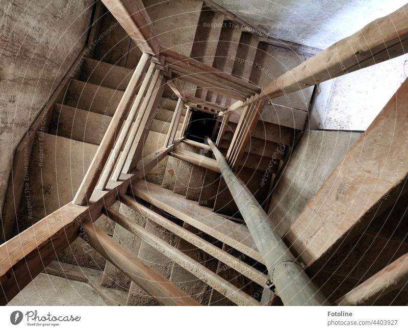 Lost Place - Das Treppenhaus einer alten Kartoffelflockenfabrik verlassen kaputt verfallen Vergänglichkeit Vergangenheit Menschenleer Zahn der Zeit Verfall