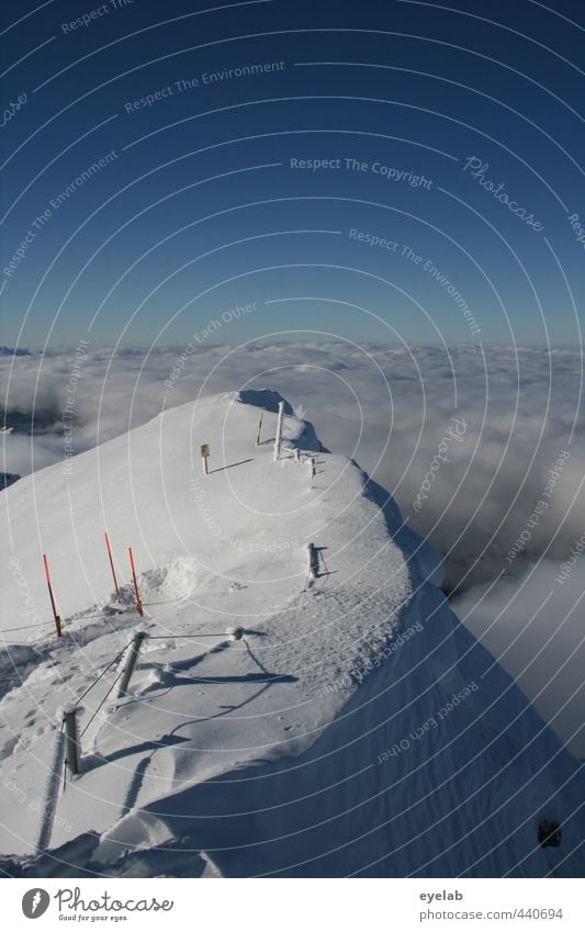 Der schmale Grat Ferien & Urlaub & Reisen Tourismus Winterurlaub Berge u. Gebirge Umwelt Natur Landschaft Urelemente Himmel Wolken Horizont Klima Klimawandel