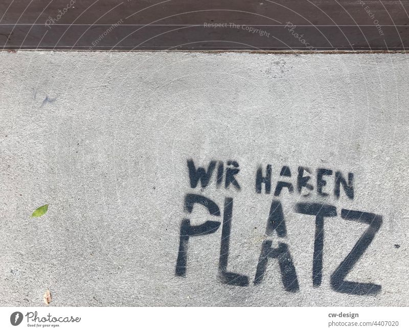 Wir haben Platz - gezeichnet & gemalt Graffiti Platzangst platzen Platzhalter platzhirsch Platz für Text Platzierung platzmangel platzsparend Platz nehmen