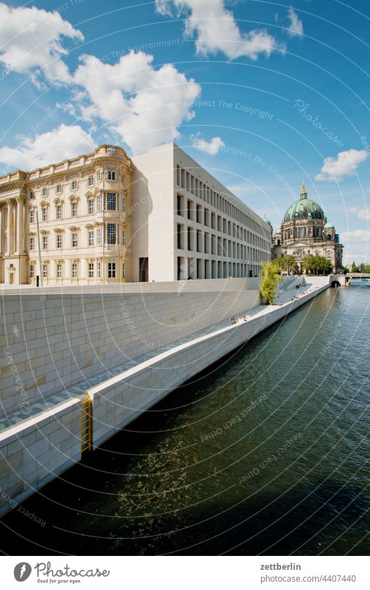 Humboldt-Forum und Berliner Dom alex Alexanderplatz architektur Großstadt deutschland Hauptstadt Haus Himmel hochhaus innenstadt mitte modern Neubau Ostberlin