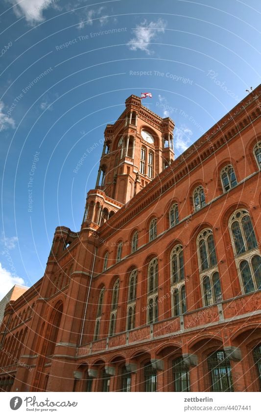 Berlin, Rotes Rathaus alex Alexanderplatz architektur büro Großstadt deutschland froschperspektive Hauptstadt Haus Himmel innenstadt menschenleer mitte