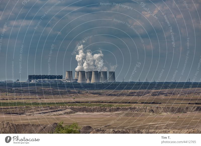 Tagebaulandschaft mit Kraftwerk tagebau Lausitz Jänschwalde Braunkohle Industrie Umwelt Energiewirtschaft Kohlekraftwerk Außenaufnahme Klimawandel