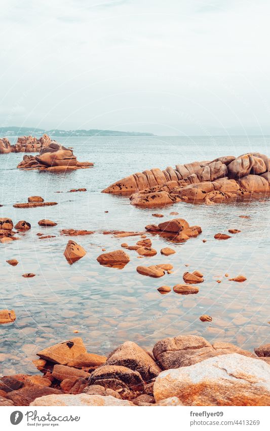 Landschaft an einer Mittelmeerküste MEER Meereslandschaft Steine Granit Horizont Textfreiraum niemand Strand Felsen malerisch Tag Klippe Natur Wasser