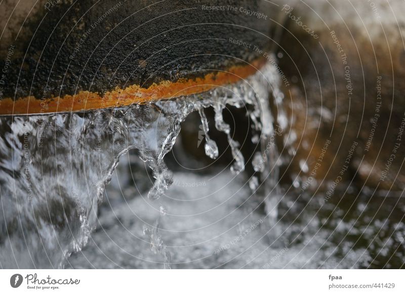 Ein Moment im Fluss Urelemente Wasser Wassertropfen Frühling Sommer Herbst Wasserfall Stein Streifen Blick authentisch eckig einfach fest Flüssigkeit frisch