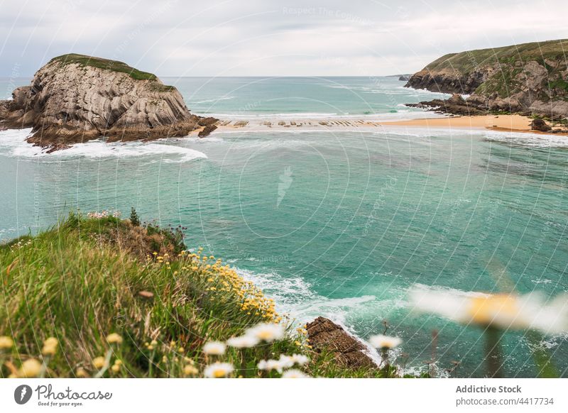 Malerische Meereslandschaft mit felsiger Küste MEER Ufer Halbinsel Meeresufer Landschaft Küstenlinie Seeküste Strand Natur türkis malerisch winken Spanien