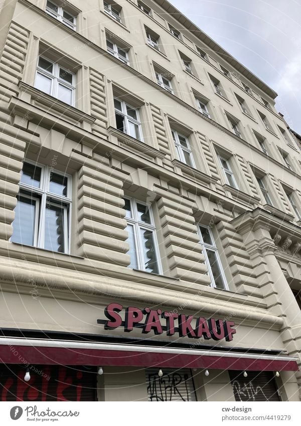 SPÄTKAUF Spätkauf Fassade Reklame Werbung außen Buchstaben alt Schriftzeichen Schilder & Markierungen Haus Typographie Geschäft Wort Architektur Leuchtreklame