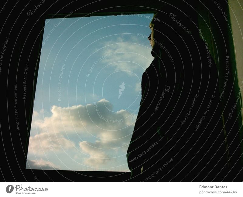 TU ES Fenster Silhouette Wolken Sehnsucht Gedanke ruhig Ferne Mann Himmel Profil Schatten blau Mut