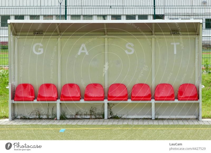 Auswärtsspiel Fußball Heimspiel Gast Fußballplatz Freizeit & Hobby Tribüne Publikum Stadion Sportveranstaltung Ballsport leere ränge Fußball in Coronazeiten