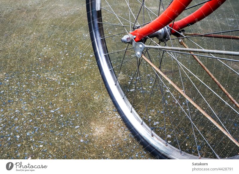 Rad und lebendige orange Farbe Körper von Vintage Bicycle altehrwürdig Fahrrad Fahrzeuge Hintergrund retro Stahl Verkehr klassisch abschließen reisen Lifestyle