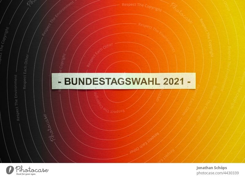 Bundestagswahl 2021 Deutschland Flagge schwarz rot gold Bundesfarben Demokratie Klimawahl Papier Pappe Parlament Politik Schicksalswahl Schrift Typografie Wahl