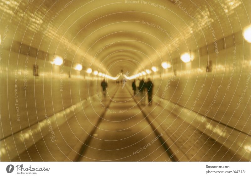 Alter Elbtunnel in Hamburg Sankt Pauli-Elbtunnel Licht dunkel Architektur Elbe