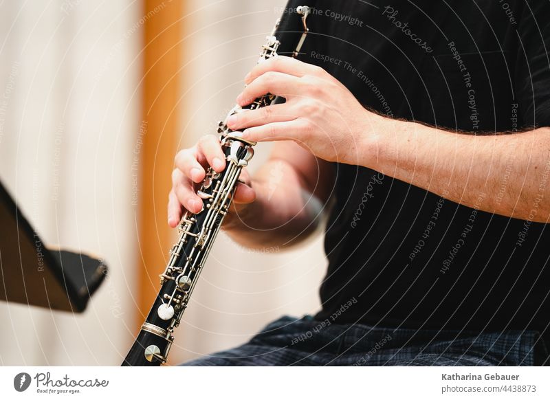 Mann spielt Klarinette Ensemble kammermusikfestival klarinette Musik musikprobe musikinstrument Instrument holzblasinstrument Musikant