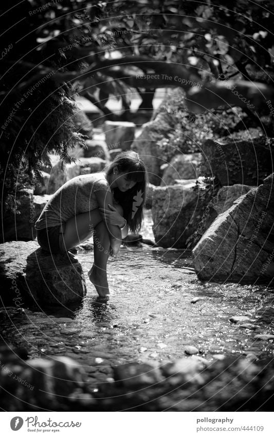 please let me alone I Mensch feminin Junge Frau Jugendliche Erwachsene Leben Körper 1 18-30 Jahre Sommer Schönes Wetter Pflanze Baum Sträucher Flussufer Bach