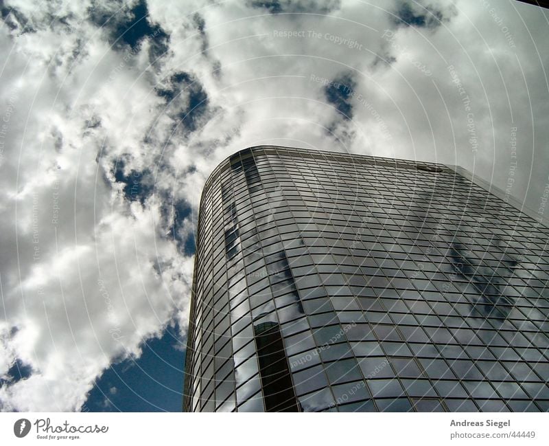 gen Himmel Frankfurt am Main Hochhaus Wolken modern Mainhattan Bankenviertel blau