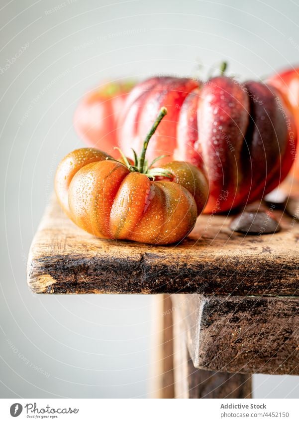 Nahaufnahme von mehreren roten Tomaten roh frisch Gemüse reif Hintergrund Lebensmittel Vegetarier Bestandteil organisch Gesundheit Menschengruppe natürlich