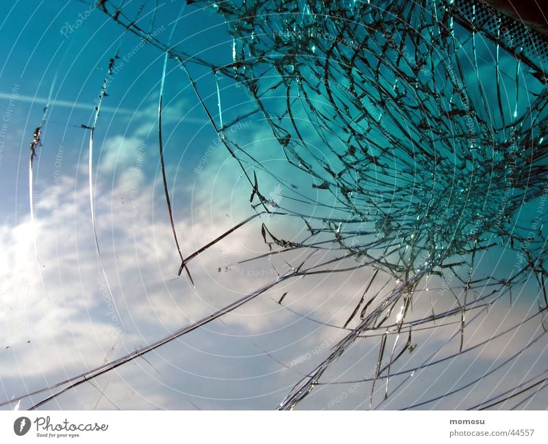 mehr als steinschlag Fenster kaputt Windschutzscheibe Unfall gebrochen Stern (Symbol) obskur Fensterscheibe PKW Himmel Steinschlag