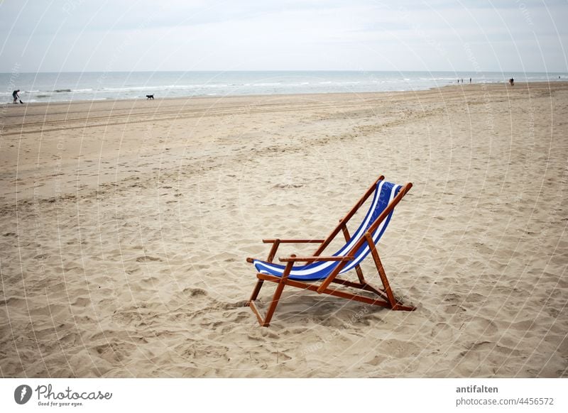 Bitte Platz zu nehmen Meer Nordsee Horizont Wasser Himmel blau Außenaufnahme Farbfoto Wellen Küste Natur Landschaft Strand Ferien & Urlaub & Reisen Ferne Tag