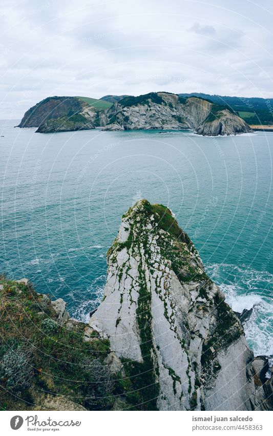 Blick auf die Küste in Bilbao, Baskenland Klippe Steine MEER Meer Wasser Strand Natur im Freien reisen Ausflugsziel Ansicht Landschaft Horizont Hintergrund Ruhe