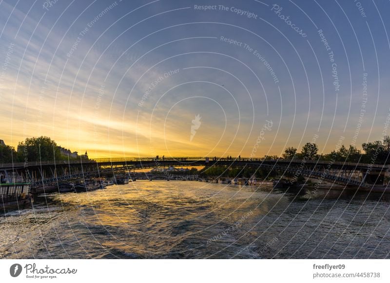 Kunstbrücke in Paris über die Seine Künste Brücke Himmel (Jenseits) Touristik Abenddämmerung Spiegelbild Fluss Großstadt Insel Urlaub Frankreich Sonnenuntergang