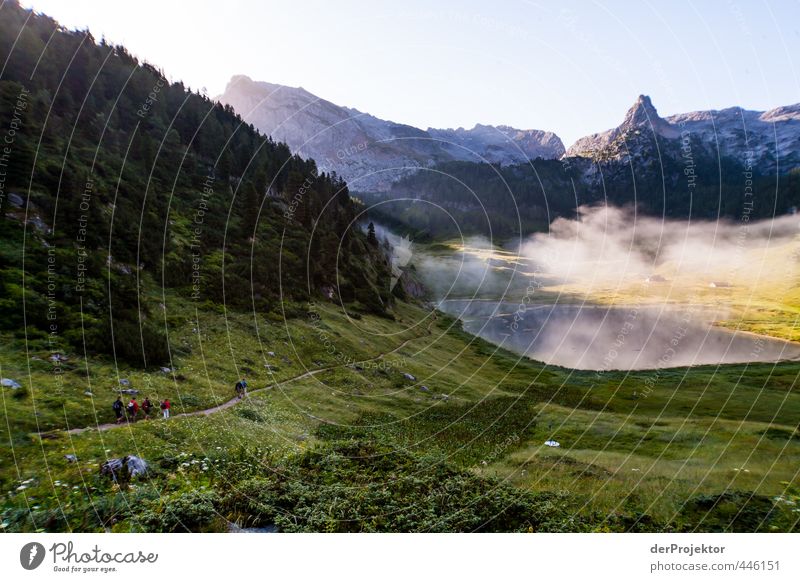 Funtensee im Morgennebel am Könnigsse mit Wandergruppe Umwelt Natur Landschaft Tier Urelemente Himmel Sonnenaufgang Sonnenuntergang Sommer Wetter Schönes Wetter