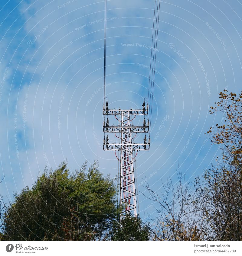 Stromturm in den Bergen Turm Elektrizität Elektrizitätsturm Stromtransport elektrischer Turm Energie Mitteilung Kraft Spannung Technik & Technologie Industrie