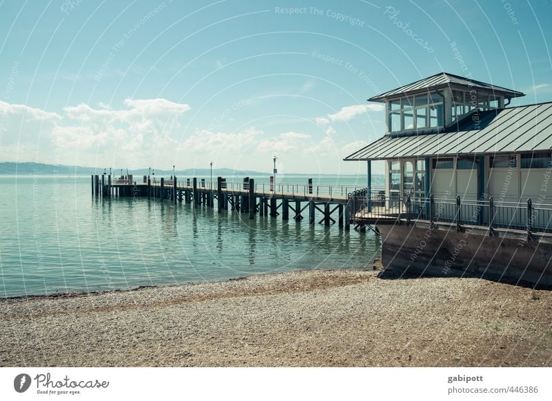 Steghaus Natur Landschaft Wasser Himmel Wolken Sonne Küste Seeufer Strand Bodensee Menschenleer Haus Terrasse blau Zufriedenheit Gelassenheit ruhig Sehnsucht