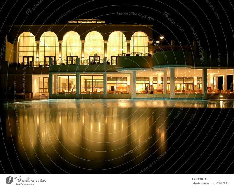 Hotel Spiegelpool Nacht Licht Fenster Reflexion & Spiegelung Haus Schwimmbad Architektur