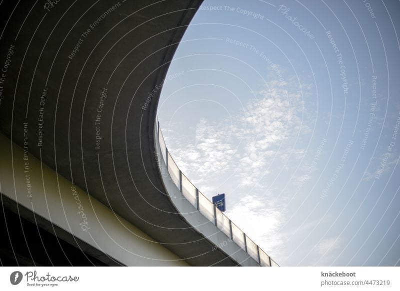 autogerecht Beton Brücke Straße Verkehr Architektur Bauwerk Stadt Verkehrswege Hochstraße Außenaufnahme Straßenverkehr Schatten Farbfoto Himmel Berlin